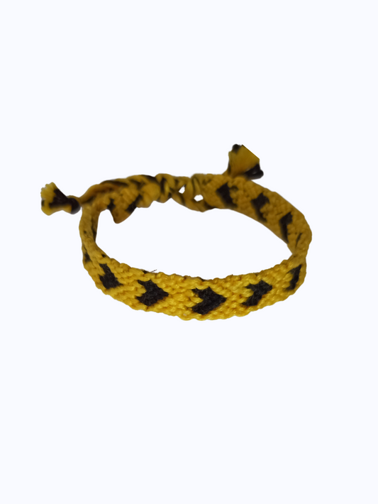 Bracelet bréslien à nouer cœur